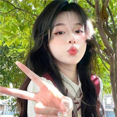 院子里的女人 海报